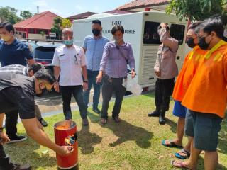 Polda Kepri Musnahkan 1,2 Kg Daun Ganja Kering Hasil Tangkapan