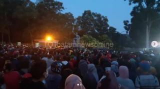 Ribuan Warga Batam Berjubel Sejak Dini Hari untuk Vaksin, Ternyata Batal