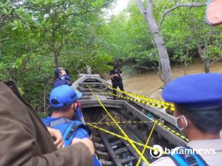 Dikejar Petugas, Kapal Penyelundup Nekat Terjang Hutan Bakau di Meranti