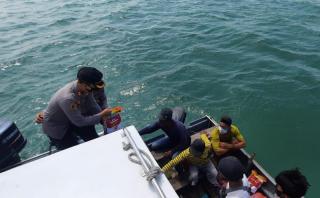 Kapolres Bintan Keliling Perairan Tanjung Talok Bagikan Sembako ke Nelayan