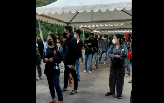 Saking Ramainya, Panitia Bubarkan Antrean Vaksinasi di GOR TemenggungÂ Batam