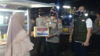 Warga Bintan Terdampak PPKM Mikro Terima Bantuan Sembako