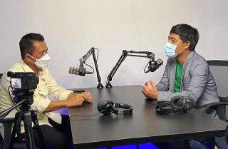 Mampir ke Newsroom Batamnews, Ansar Cerita soal Aturan Makan 20 Menit di Batamnews Podcast