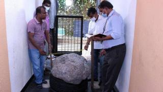 Tukang Gali Sumur Temukan Batu Safir Seharga Rp 1,4 Triliun