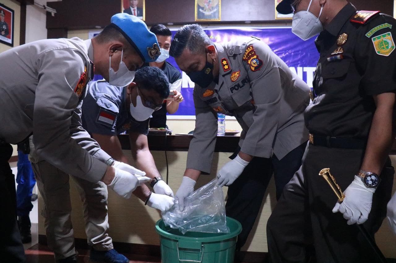 Polisi Meranti Musnahkan Sabu Selundupan 3 Kg, Tersangka Masih Buron