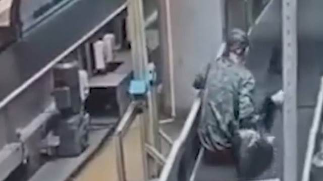 Viral Video Penumpang Mabuk Tersesat di Jalur Bagasi Bandara
