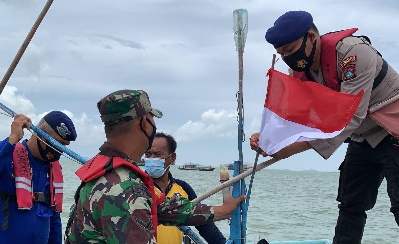 Merah Putih Berkibar di Kapal-kapal Nelayan Karimun