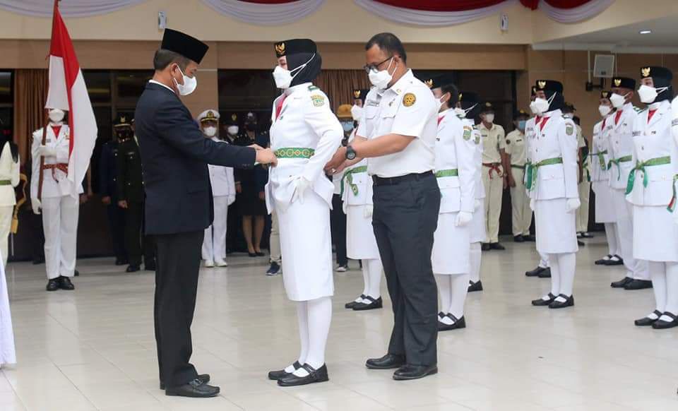 Wali Kota Rudi Kukuhkan Anggota Paskibraka Batam