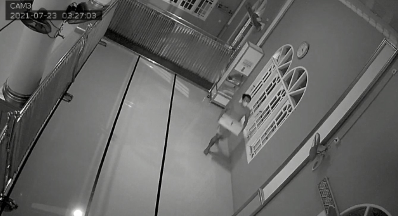 Maling Kotak Infak Masjid di Ranai Natuna Terekam CCTV