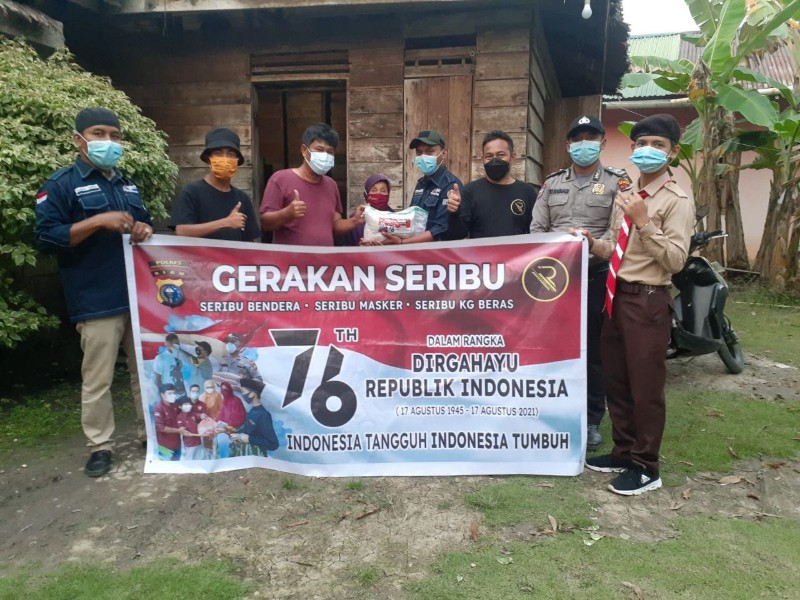 RCommunity Meranti Tebar 1.000 Bendera dan 1.250 Kilogram Beras Semarakkan HUT RI