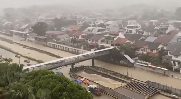 Singapura Banjir Bandang: Jalan Jadi Sungai, Air Masuk Mal