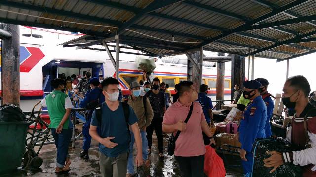 Arus Penumpang di Pelabuhan Domestik Karimun Mulai Menggeliat