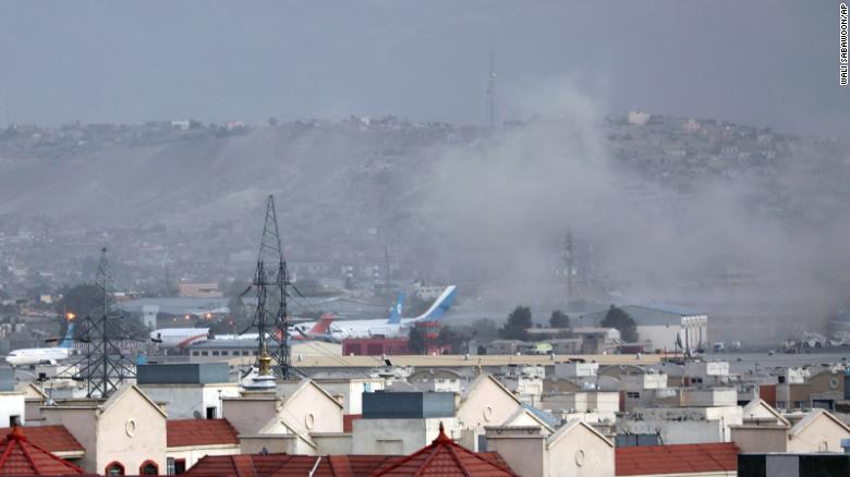 Ledakan Bom Bunuh Diri di Bandara Kabul Tewaskan 70 Orang