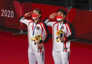 Cahya Berlinang Air Mata Saksikan Greysia/Apriyani Raih Medali Emas Olimpiade