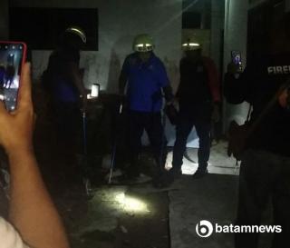 Ular Kobra Meresahkan Warga, Tim Rescue Damkar Bintan Turun Tangan