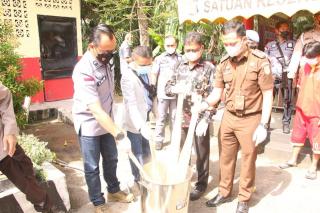 Polisi Batam Musnahkan 2 Kg Sabu, Tersangka Ditahan