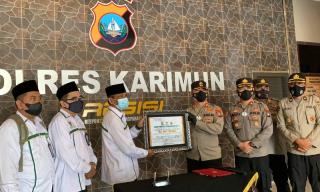 Polres Karimun Salurkan Zakat Profesi Personel ke Baznas, Total Rp 344 Juta