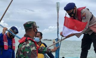 Merah Putih Berkibar di Kapal-kapal Nelayan Karimun
