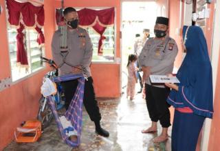 Polres Karimun Santuni Balita Penderita Kelainan Jantung
