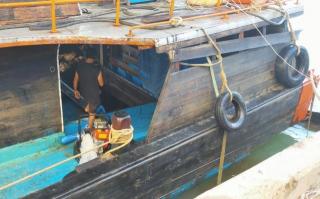 Kapal Pengangkut Karet Karam Dihantam Ombak di Perairan Pulau Lima Batam