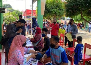 Warga Harjosari Karimun Serbu Vaksinasi Massal