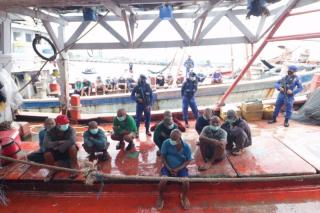 Baharkam Polri Bekuk 4 KIA Vietnam Curi Ikan di Laut Natuna
