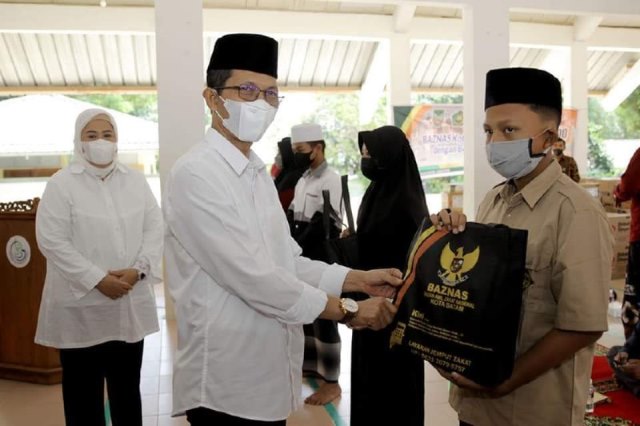 Baznas Serahkan Bantuan untuk 1.300 Santri Darul Fallah Batam