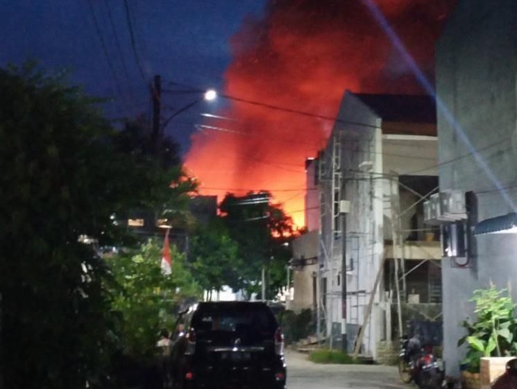 Satu Blok Perumahan di Baloi Mas Batam Dilalap Api