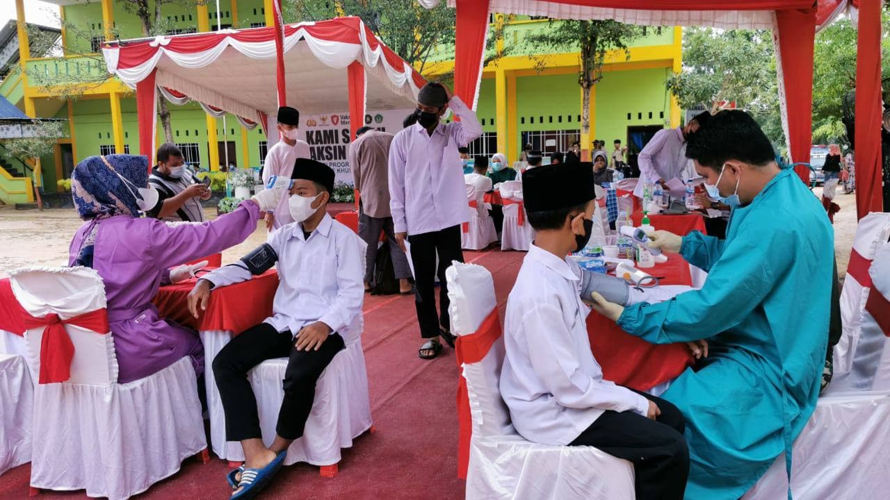 Vaksinasi Merdeka Polri Sasar Dua Ponpes di KarimunÂ 