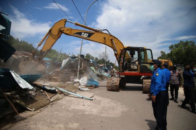 Buka Akses Jalan, Tim Terpadu Tertibkan ROW 30 M Jalan Industri Tanjung Uncang