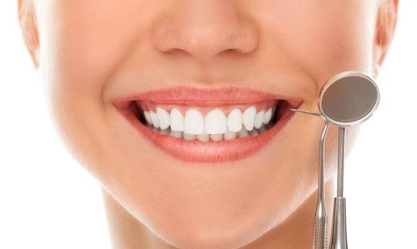 Catat! 9 Cara Mudah Memutihkan Gigi di Rumah