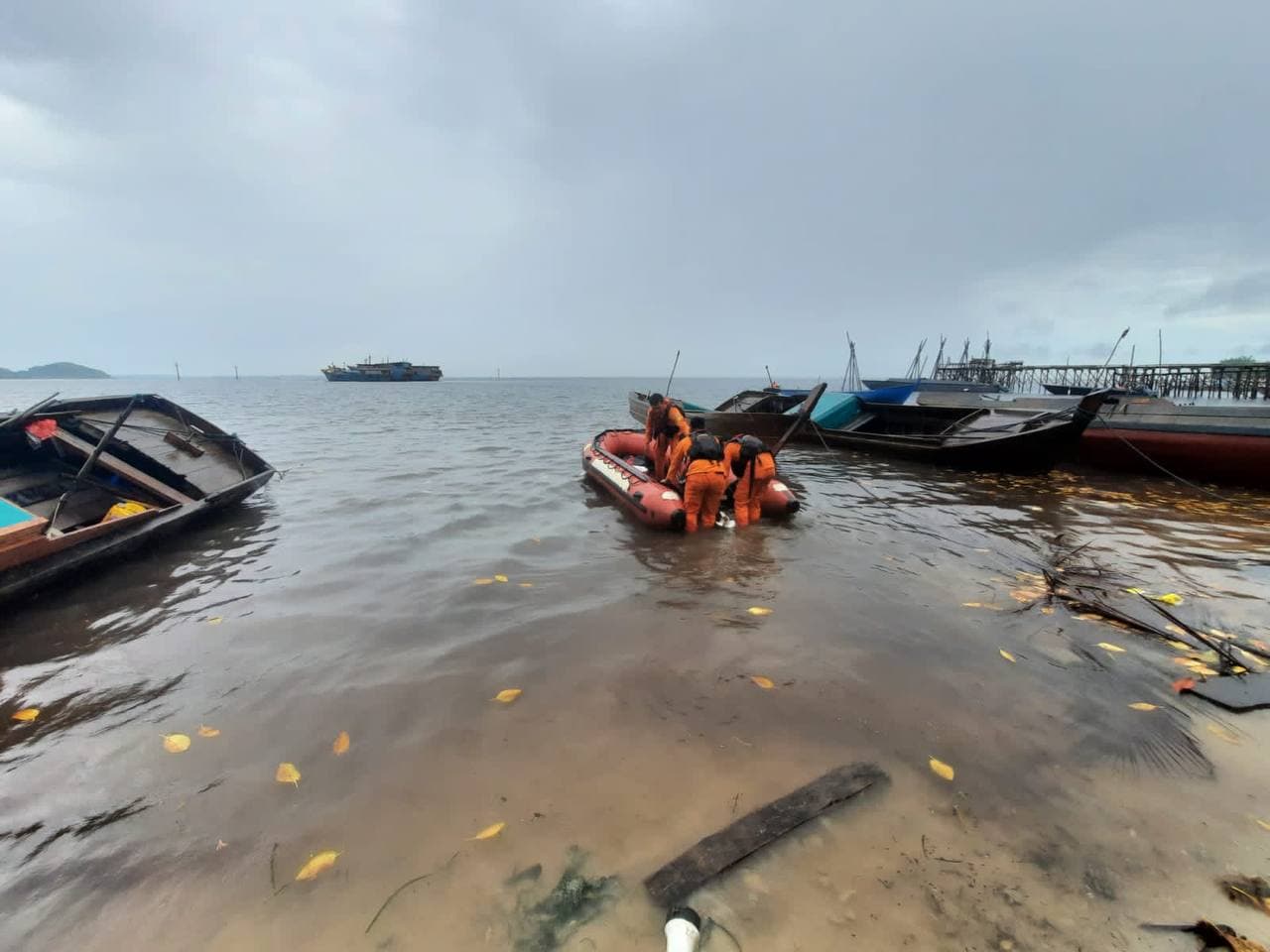 Dua Nelayan Hilang di Pantai Trikora Bintan Belum Ditemukan