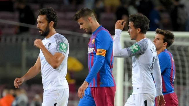 Fans Barca Semprot Ronald Koeman Mainkan Pique Jadi Striker