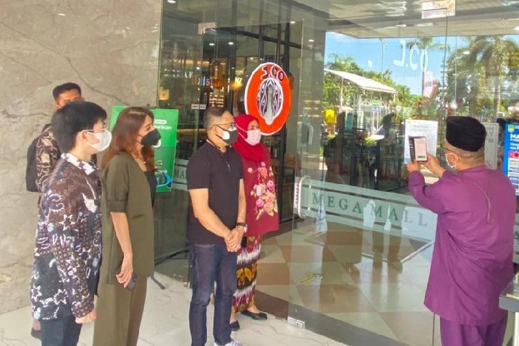 Batam Bersiap Terapkan Wajib Scan PeduliLindungi Masuk Supermarket