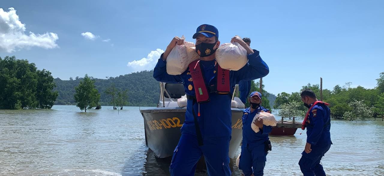 Polairud Karimun Jalin Komunikasi dengan Warga Pulau Terluar