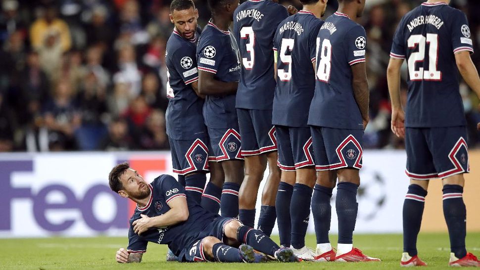 Marquinhos yang Suruh Messi Tiduran Jadi Tanggul Pengaman Freekick