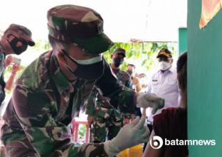 Vaksinasi Covid-19 di Karimun Langsung ke Rumah-rumah Warga