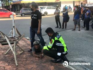 Polisi Bekuk Pencuri Kabel Telkom di Simpang Nagoya