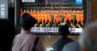 Pasukan Militer Berbaju Hazmat Warnai Parade Nasional Korea Utara