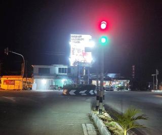 Pengendara Bingung Traffic Light di Karimun, Hijau Merah Nyala Sekaligus