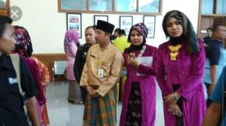Meriahkan HUT ke-19-Kepri, PNS dan Swasta Diimbau Berbaju KurungÂ 