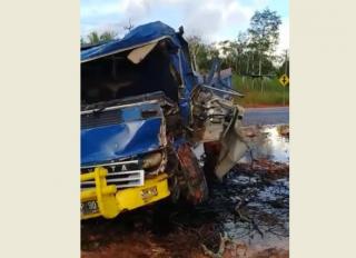 Truk Bermuatan Kerikil Kecelakaan di Jalur Lintas Barat Bintan