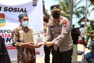 Alumni Akpol 97 Sebar Bantuan untuk Warga Desa Marok Tua di Lingga