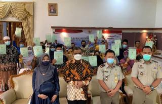 Jokowi Bagi-bagi Sertifikat Tanah, Warga Karimun Ikut Kebagian