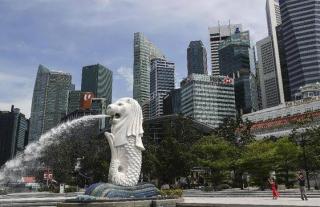 Corona Melonjak, Singapura Kembali WFH