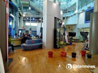 Penampakan Mal Pelayanan Publik Kota Batam Bocor saat Hujan