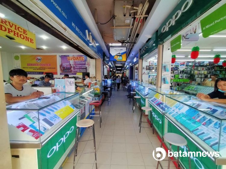 Aktivitas Penjualan Ponsel Lucky Plaza Batam Masih Lesu