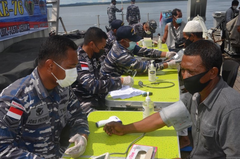 Warga Pengadah Natuna Dapat Sembako dan Suntikan Vaksin Gratis dari TNI AL