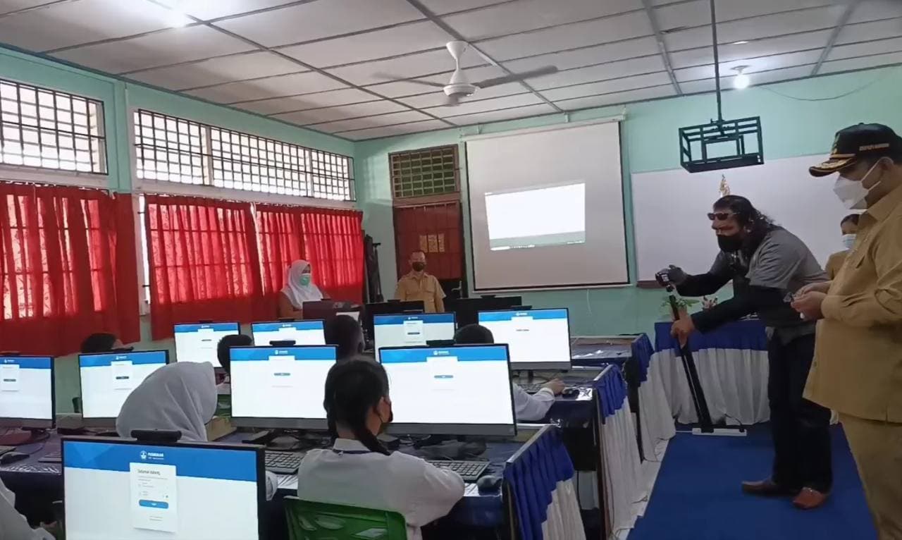 Pantau Prokes Sekolah di Karimun, Bupati Rafiq: JanganÂ Muncul Klaster Pelajar!