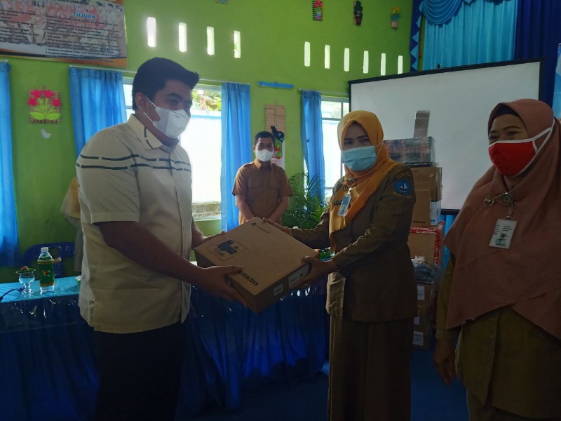 Puluhan SD-SMP di Bintan Dapat Bantuan Laptop